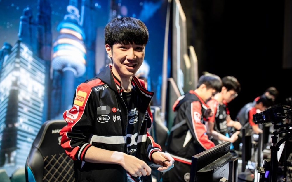 Kaiyun APP-领先优势明显引发热议！，TheShy在切尔西比赛中重返赛场全场沸腾不已(itsaboutmynewroleas)