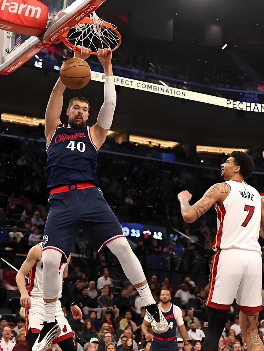 kaiyun体育app-中国队观众热烈欢呼！，穆雷迎来五赛季出色发挥上演精彩一战(穆雷25中21砍50分)