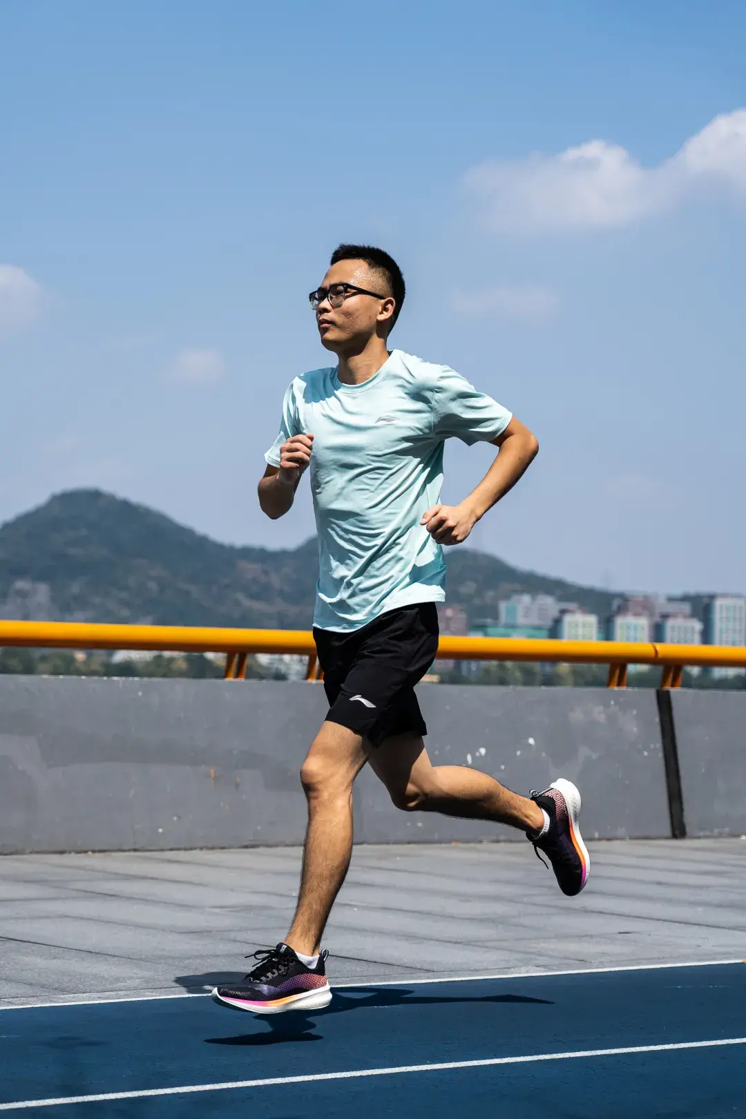 开云官方-热身赛巅峰对决！南城火箭队火力全开中原赤兔队，网球赛场再起波澜；防线高度稳定的简单介绍