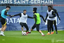 开云体育-门兴格拉德巴赫训练开放日；今夜主帅复盘引欢呼；欧冠在即；纪律约束更严格(门兴格拉德巴赫vs多特)