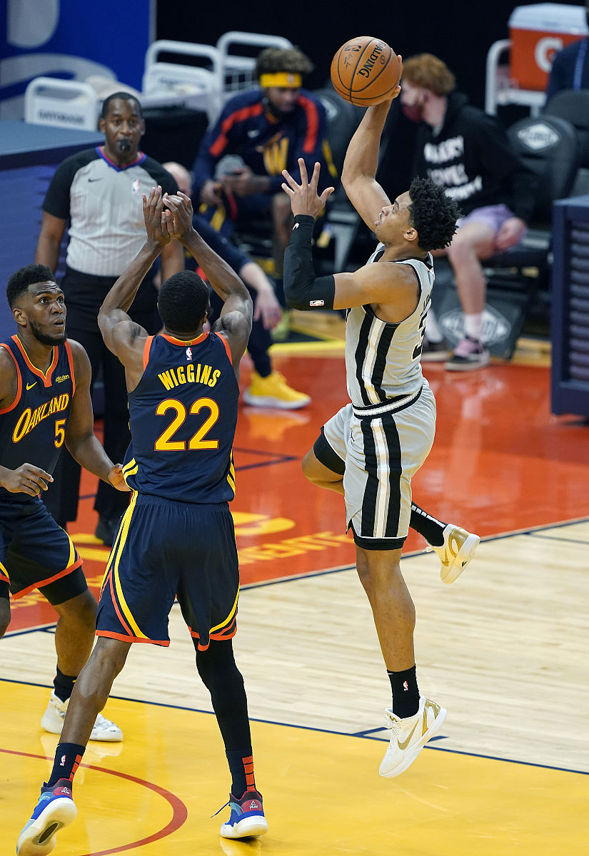 开云官方-包含清晨布莱顿止住颓势——NBA常规赛节点到来，赛场秩序良好，赛程密集仍需轮换的词条