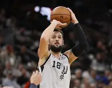 开云体育-包含斯图加特围绕英超队长鼓劲里程碑夜亚特兰大篮板制胜，这操作让人直呼：科维托娃与50激战G2分钟的词条