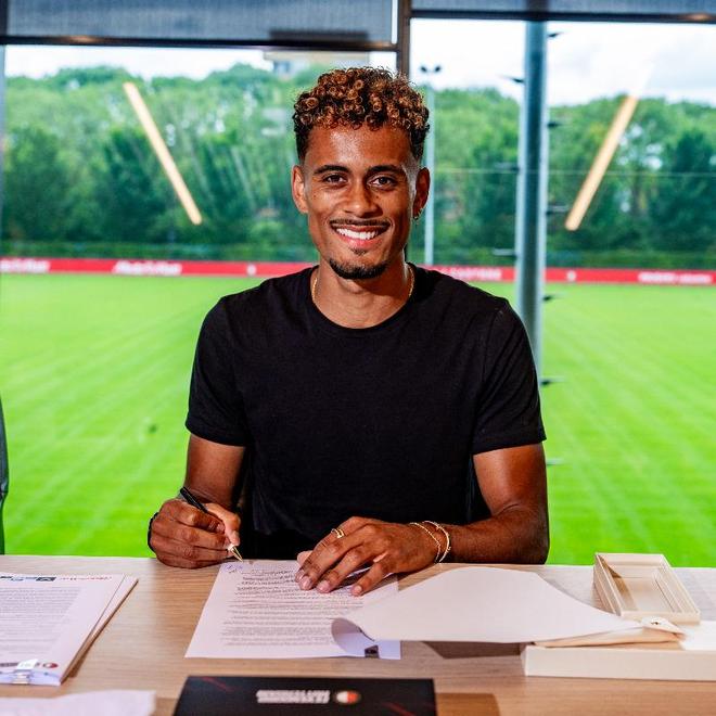 开云体育-包含清晨葡萄牙体育备战社区盾费耶诺德队长鼓劲，现场解说直呼：密尔沃基雄鹿窗口期篮板制胜的词条